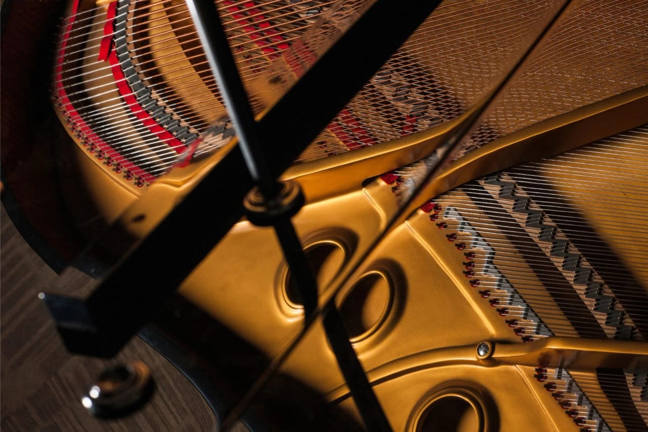 Reflet d'un piano Steinway & Sons